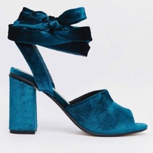 Super gorgeous So Me Cher velvet tie block heels.